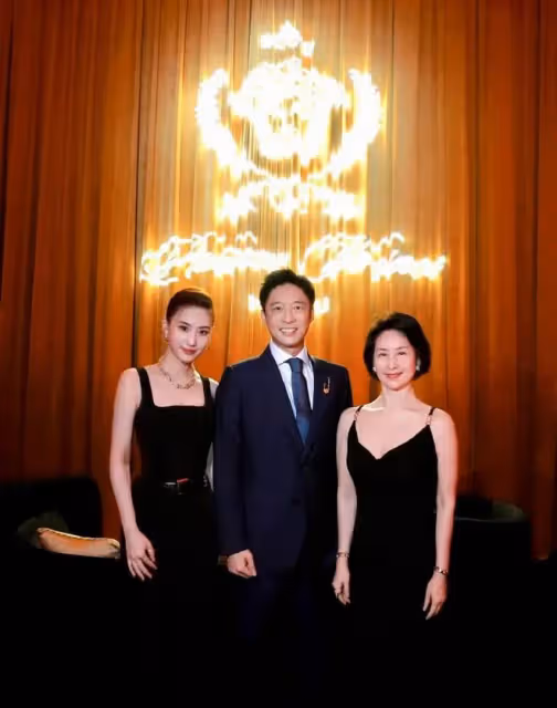 何超蓮何超瓊又同框啦,姐妹相差29歲,何超瓊越看越年輕