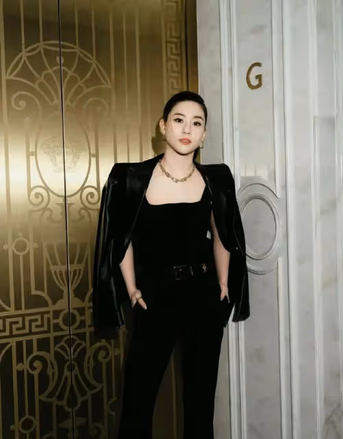 何超蓮何超瓊又同框啦,姐妹相差29歲,何超瓊越看越年輕
