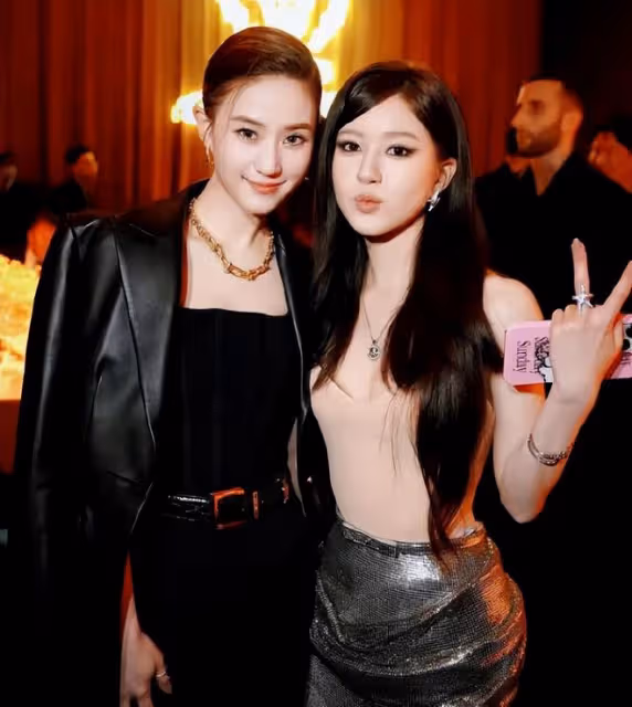 何超蓮何超瓊又同框啦,姐妹相差29歲,何超瓊越看越年輕