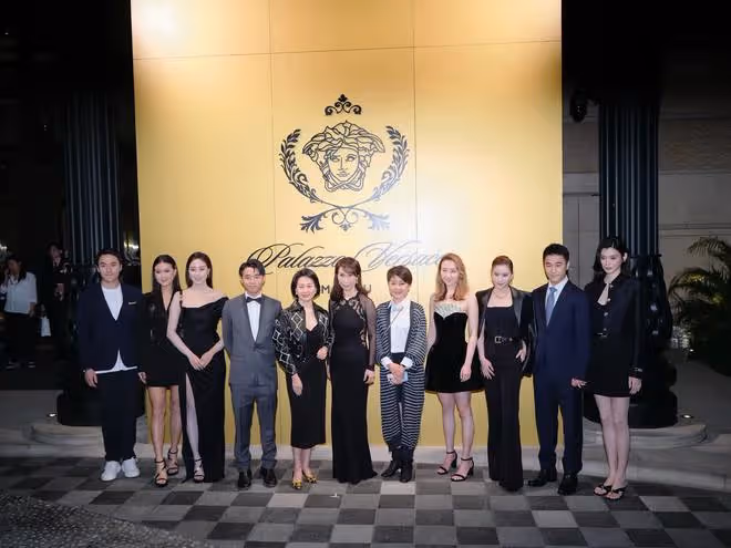 何超蓮何超瓊又同框啦,姐妹相差29歲,何超瓊越看越年輕