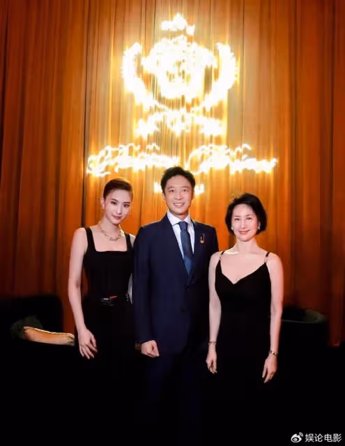 難得聚會,賭王家族成員愉快合影,何超蓮不避嫌曬與霍啟山美照