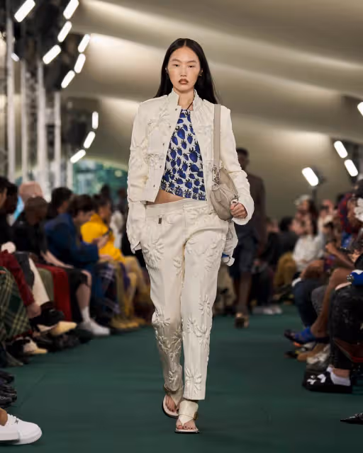 Burberry春夏用「騎士藍」暢遊牙買加　還有台灣臉孔悄悄登入大片