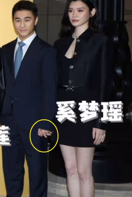 賭王家族合影顯大格局，何超蓮霍啟山不避嫌，竇驍缺席原因曝光