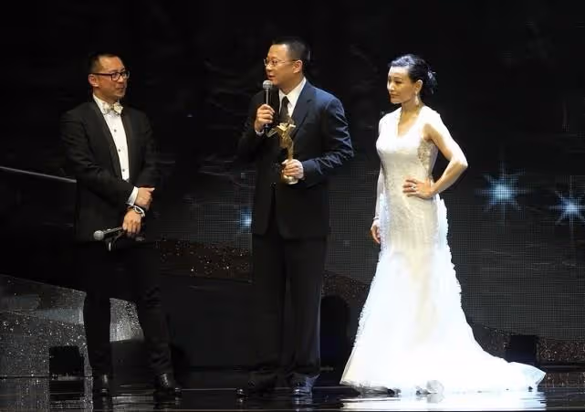 陳沖的比例也太好了吧,尤其是側身的時候,這麼翹的曲線,真美