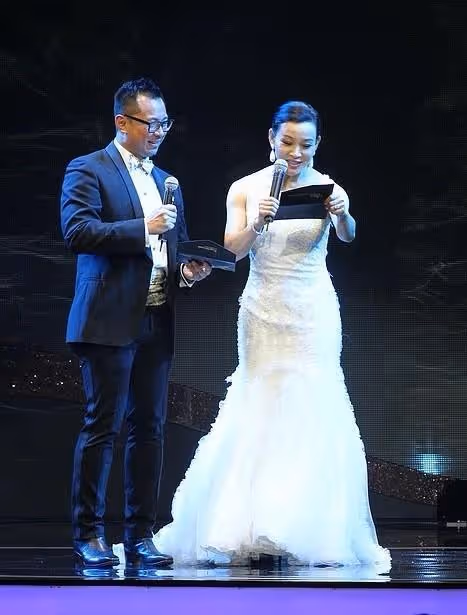 陳沖的比例也太好了吧,尤其是側身的時候,這麼翹的曲線,真美