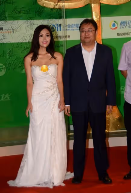 湯晶媚的身材真是極品,不僅長相很甜美,身材也帶著一種妖精感