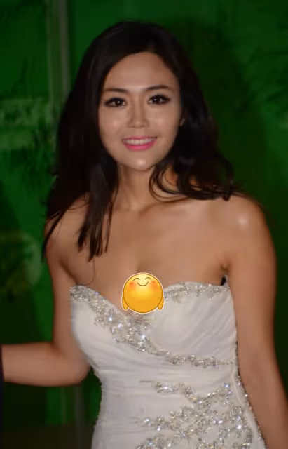 湯晶媚的身材真是極品,不僅長相很甜美,身材也帶著一種妖精感
