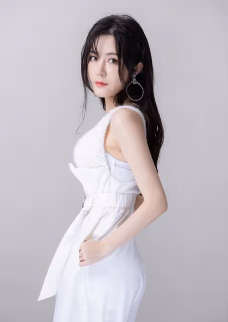 湯晶媚的身材真是極品,不僅長相很甜美,身材也帶著一種妖精感