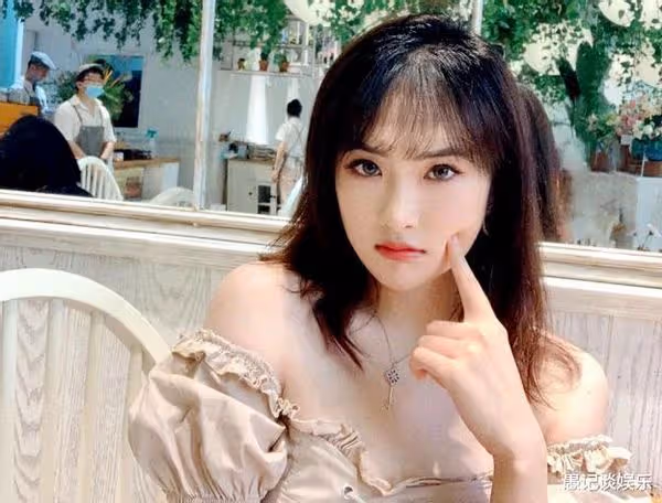 姚安娜出道之後真挺美的,帶著一身貴族氣質,真不愧是富二代