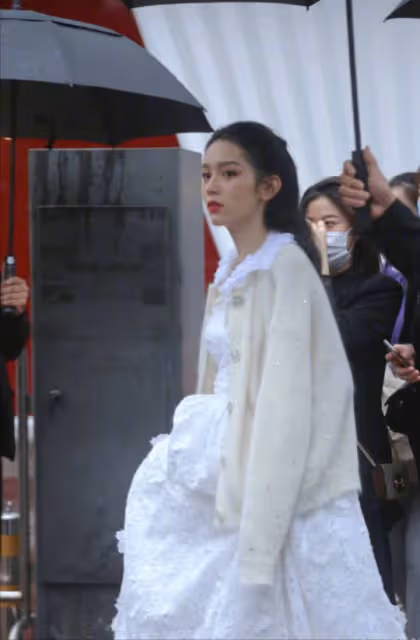 《山河令》阿湘現代裝太美了,生圖如富家小姐,休閒裝也同樣迷人