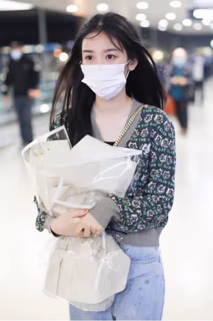 《山河令》阿湘現代裝太美了,生圖如富家小姐,休閒裝也同樣迷人