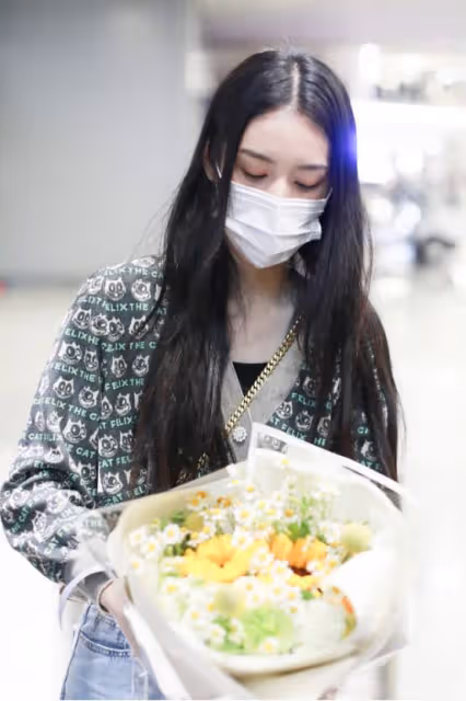 《山河令》阿湘現代裝太美了,生圖如富家小姐,休閒裝也同樣迷人