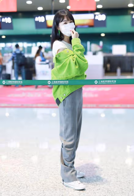 瘦子別學李菲兒這麼穿衣服,看著胖了好幾圈,肩寬胯大不太美
