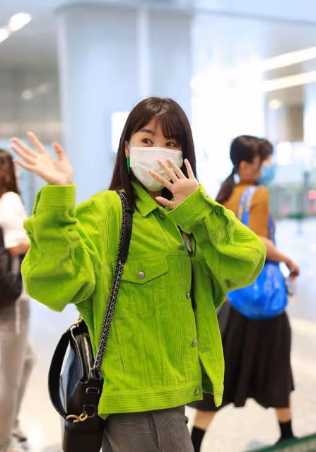 瘦子別學李菲兒這麼穿衣服,看著胖了好幾圈,肩寬胯大不太美