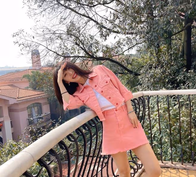 瘦子別學李菲兒這麼穿衣服,看著胖了好幾圈,肩寬胯大不太美