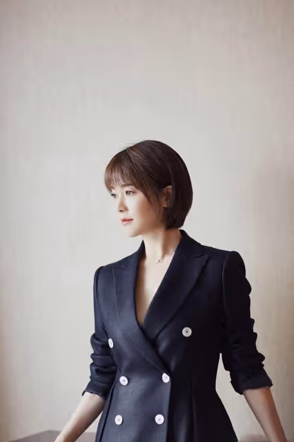 左小青算是活成了女人羨慕的樣子,雖然年齡大了,但狀態仍然嫩