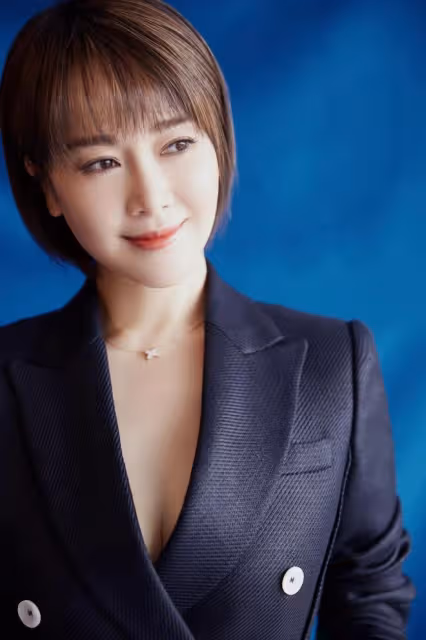左小青算是活成了女人羨慕的樣子,雖然年齡大了,但狀態仍然嫩