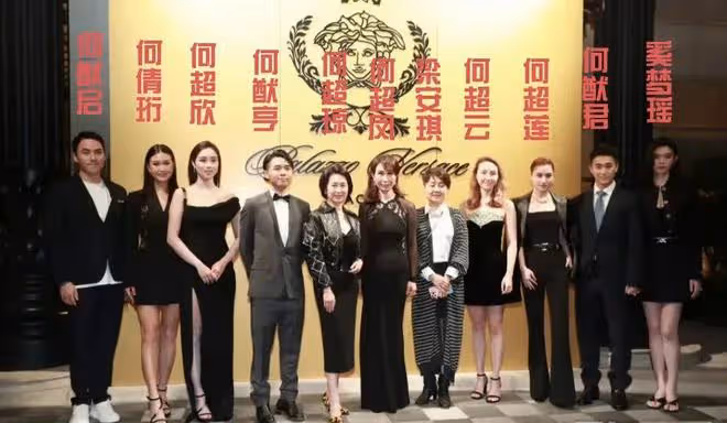 一張大合照看出賭王家族地位，何超瓊四太都要讓位，站C位的是她