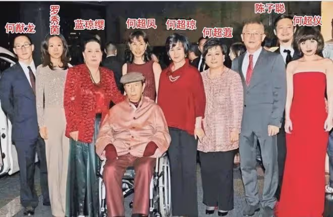 一張大合照看出賭王家族地位，何超瓊四太都要讓位，站C位的是她