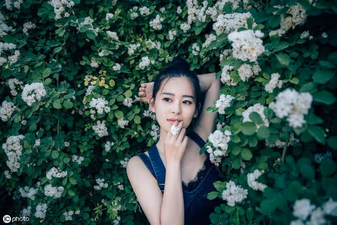 「媽媽，我不嫁給他」「你的年齡不小了，你弟弟也等著錢結婚呢」