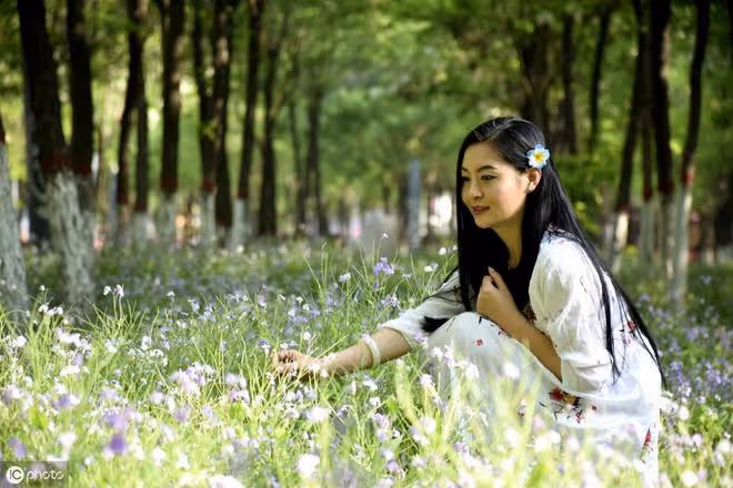 「媽媽，我不嫁給他」「你的年齡不小了，你弟弟也等著錢結婚呢」