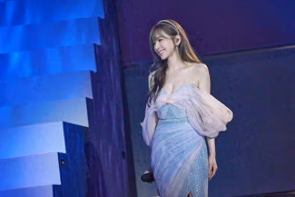 王心凌難得穿超辣！「超有料半球外露」形狀全看光 JR贊爆：跪了