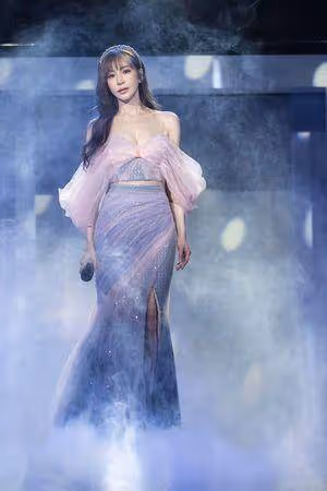 王心凌難得穿超辣！「超有料半球外露」形狀全看光 JR贊爆：跪了
