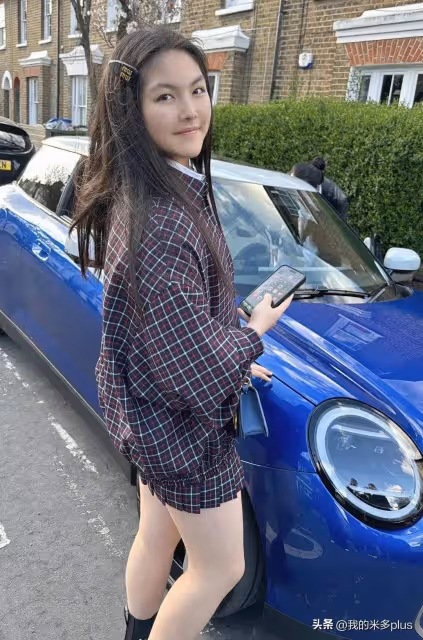 李湘去看女兒，王詩齡穿4萬新衣服，提2萬6包包，被媽媽p成錐子臉