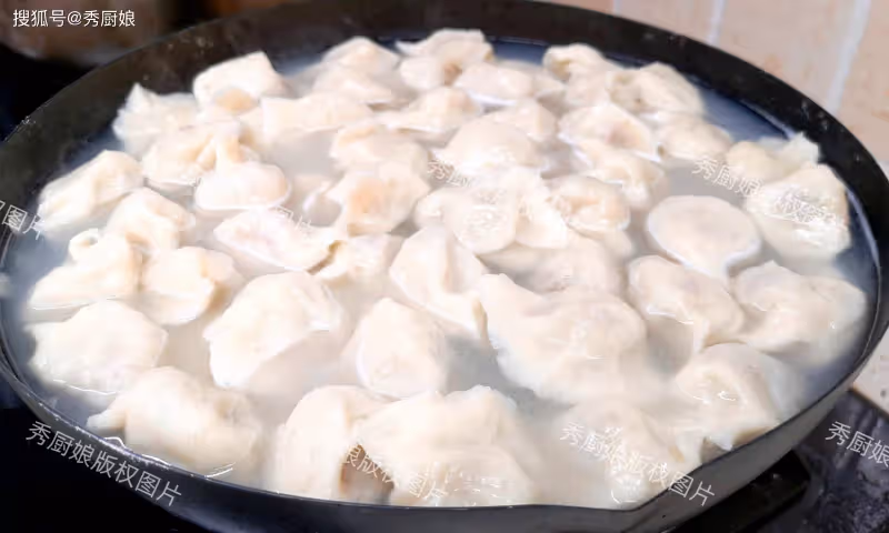 春天吃餃子，就饞這個餡，比白菜營養，比薺菜鮮美，全家都愛吃！