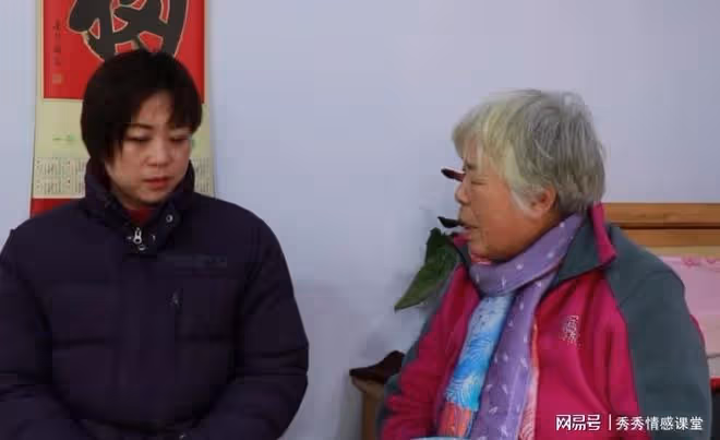 大姨住院我拿1000探望，她沖我甩臉子我扭頭就走，母親罵我沒良心
