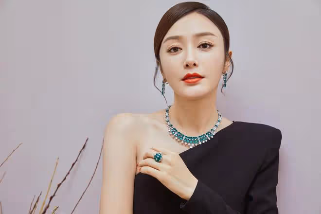 秦嵐月光女神大片驚艷全網,網友盛讚:這才是真·月下仙子!