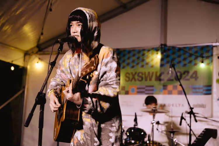 持修首登美國演出　驚見「假狗」亂入萌翻