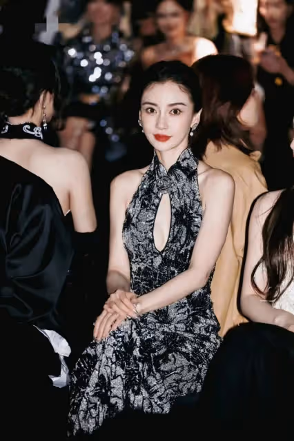 Angelababy重回巔峰！受邀參加上海時裝周，每次都穿當季高定服裝