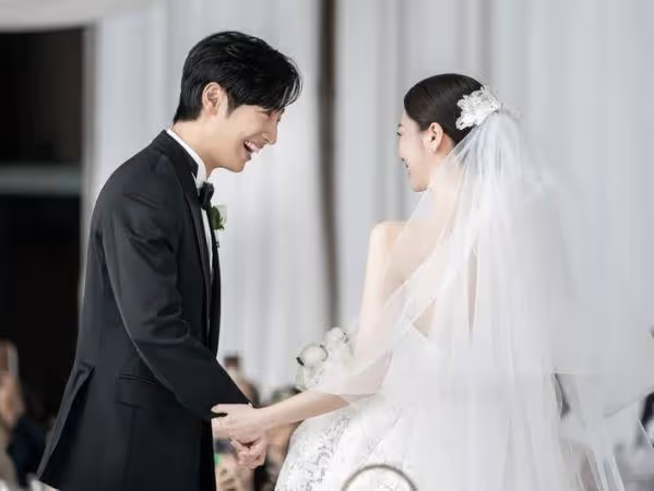 李相燁升格人夫秒曬恩愛！首公開「超美愛妻照」甜贊：她很帥氣