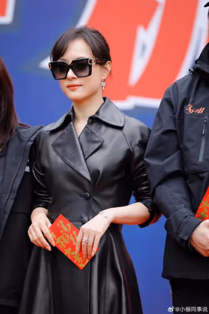 孫儷最新封面大片，齊劉海配長發美出新高度，穿露腰裝性感又養眼