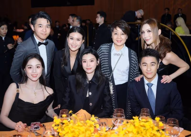 澳門這一夜,將25歲趙露思的尷尬體現得淋漓盡致,賭王之女贏麻了