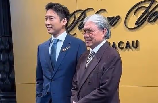 澳門這一夜,將25歲趙露思的尷尬體現得淋漓盡致,賭王之女贏麻了