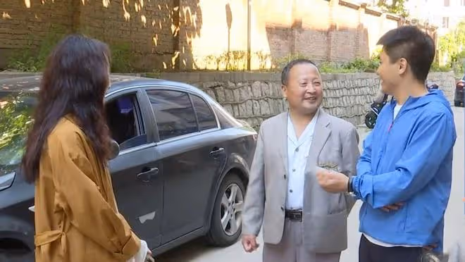 50歲氣質女相親，遇到男教師秒害羞，她直言：咱倆啥關係，你定