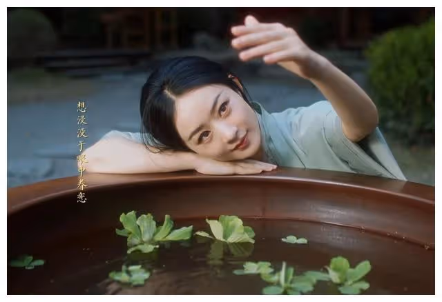 女主演技遭怨,女配搶風頭,《與鳳行》竟惹眾怒,違和窘境!