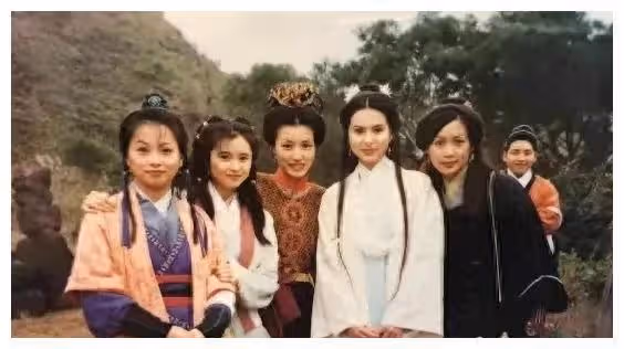 天龍八部97版女演員現況:8人未婚無子,命運不同,你關心的是?