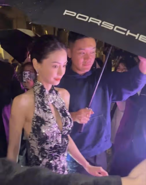 Angelababy上海看秀咖位直降,和00花同框被冷落,生圖顏值下跌!