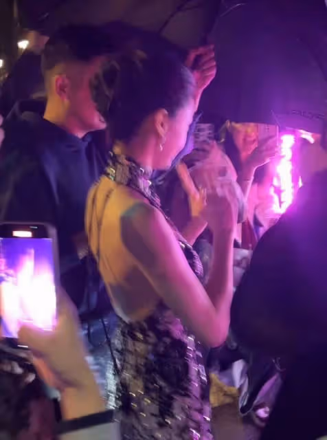 Angelababy上海看秀咖位直降,和00花同框被冷落,生圖顏值下跌!