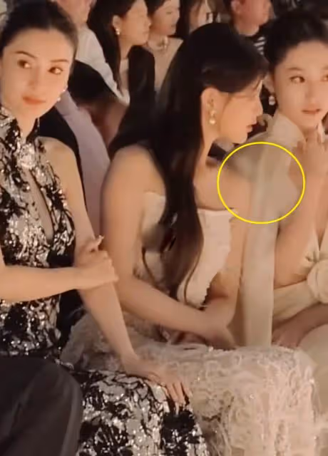 Angelababy上海看秀咖位直降,和00花同框被冷落,生圖顏值下跌!