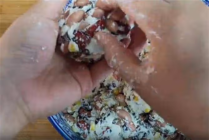 看上去不起眼的粗糧粘包，卻是減脂神器，低脂低卡，做一次吃兩周