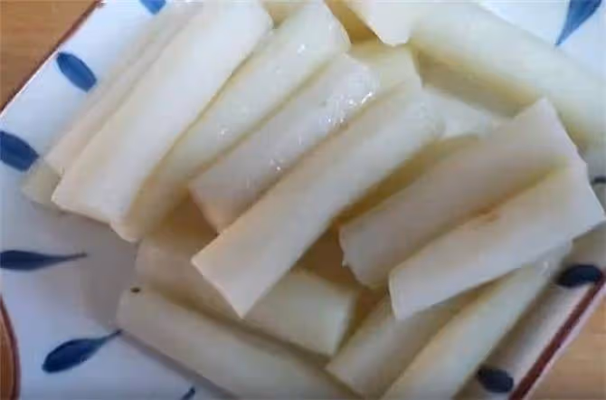 山藥這樣做外酥里綿,春夏季節給孩子做,補腦健脾,很受歡迎