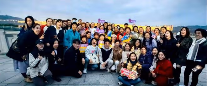 前腳董宇輝為湖北文旅免費宣傳，後腳就被噴出行排場大前呼後擁！