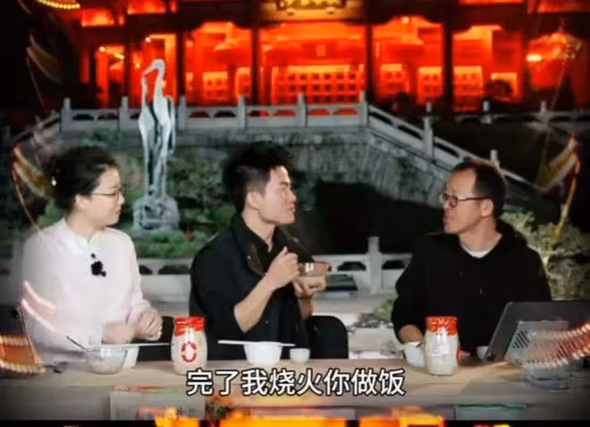 黃鶴樓上，俞敏洪很是尷尬，董宇輝情商高輕鬆化解俞敏洪的尷尬！