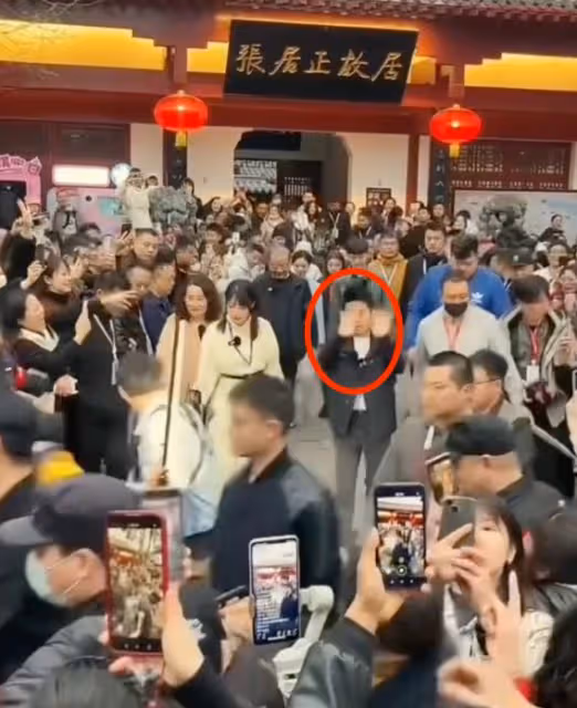 董宇輝被指耍大牌,大學教授都給他做陪襯,但網友紛紛為他喊冤!