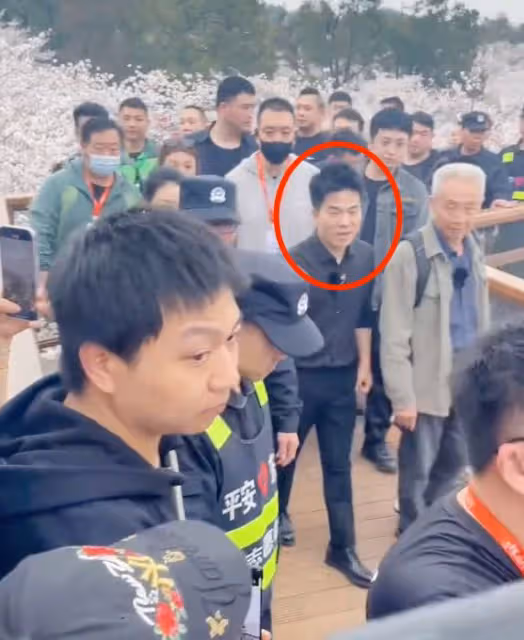 董宇輝被指耍大牌,大學教授都給他做陪襯,但網友紛紛為他喊冤!