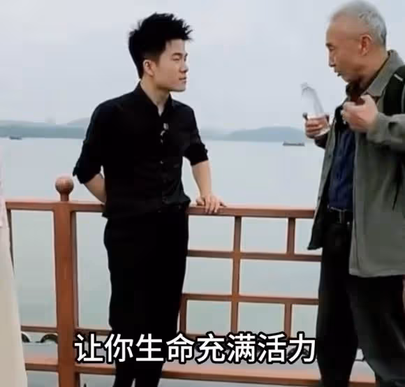 董宇輝被指耍大牌,大學教授都給他做陪襯,但網友紛紛為他喊冤!